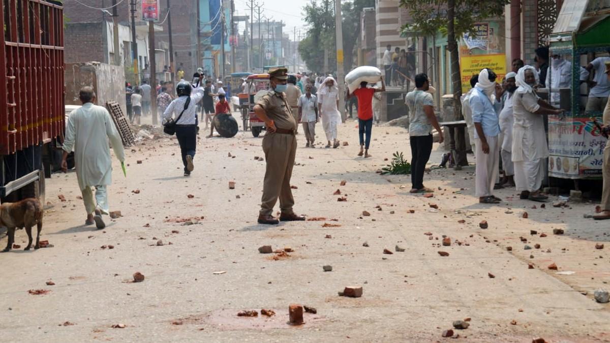 बागपत में रुपयों के लेनदेन पर दो पक्षों में जमकर हुआ बवाल (फोटो आजतक)