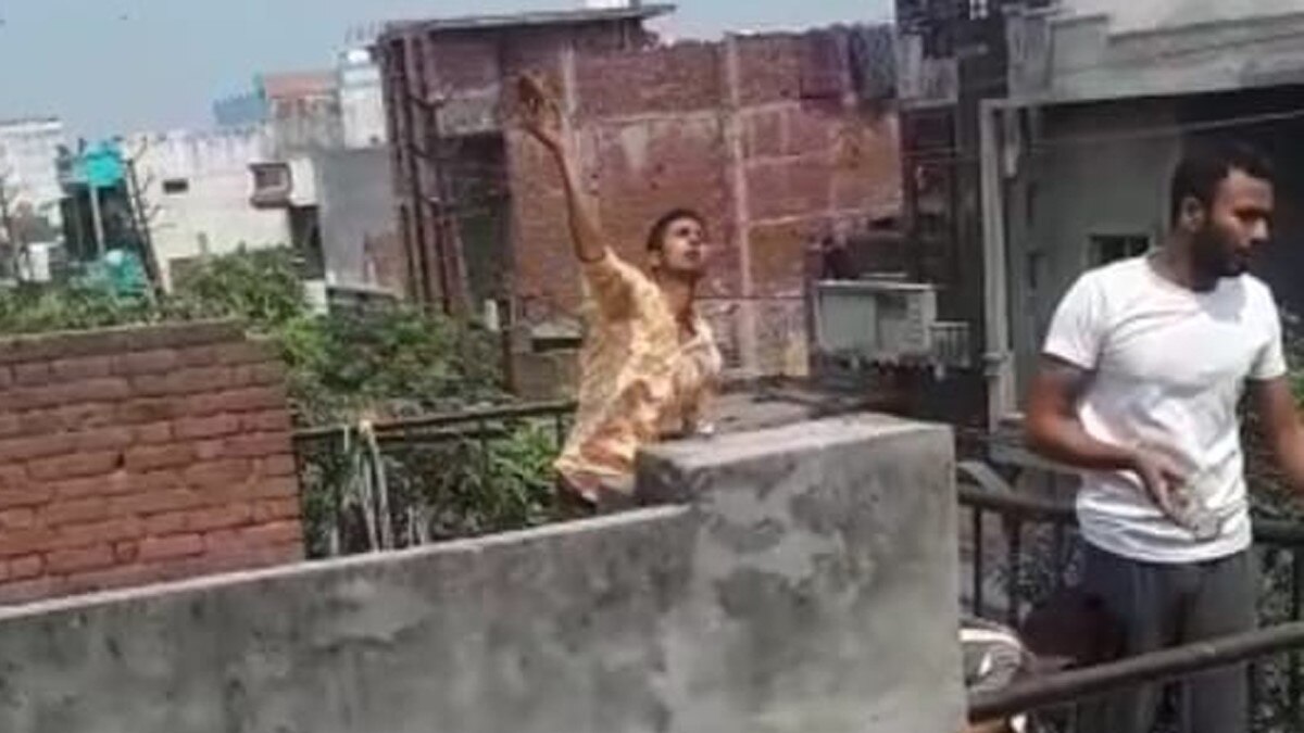 बागपत में रुपयों के लेनदेन पर दो पक्षों में जमकर हुआ बवाल (फोटो आजतक)