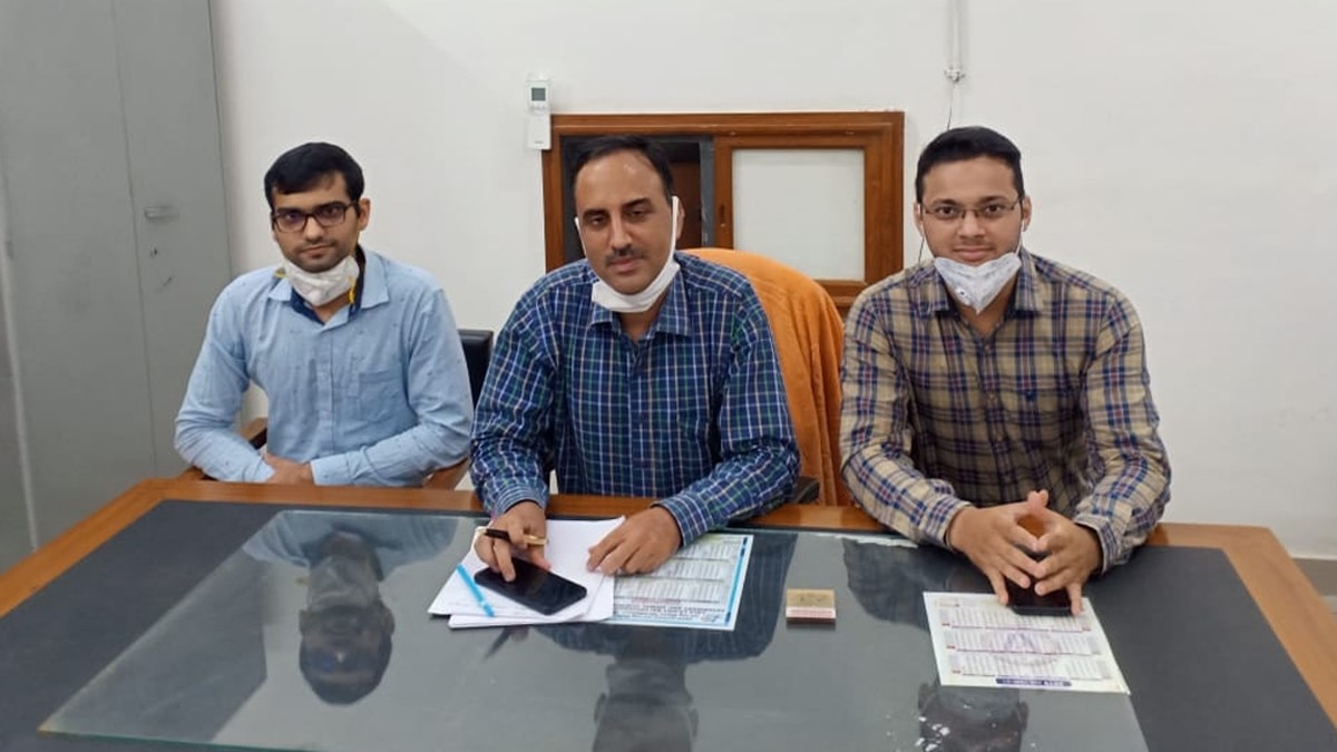 लुवास के परजीवी विज्ञान विभाग के वैज्ञानिक (फोटो आजतक)