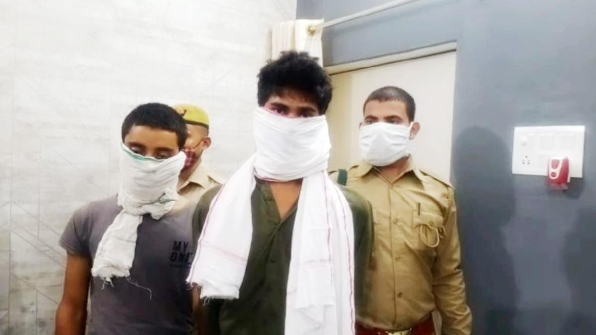 चंदौली हत्या केस में गिरफ्तार अभियुक्त (फोटो आजतक)