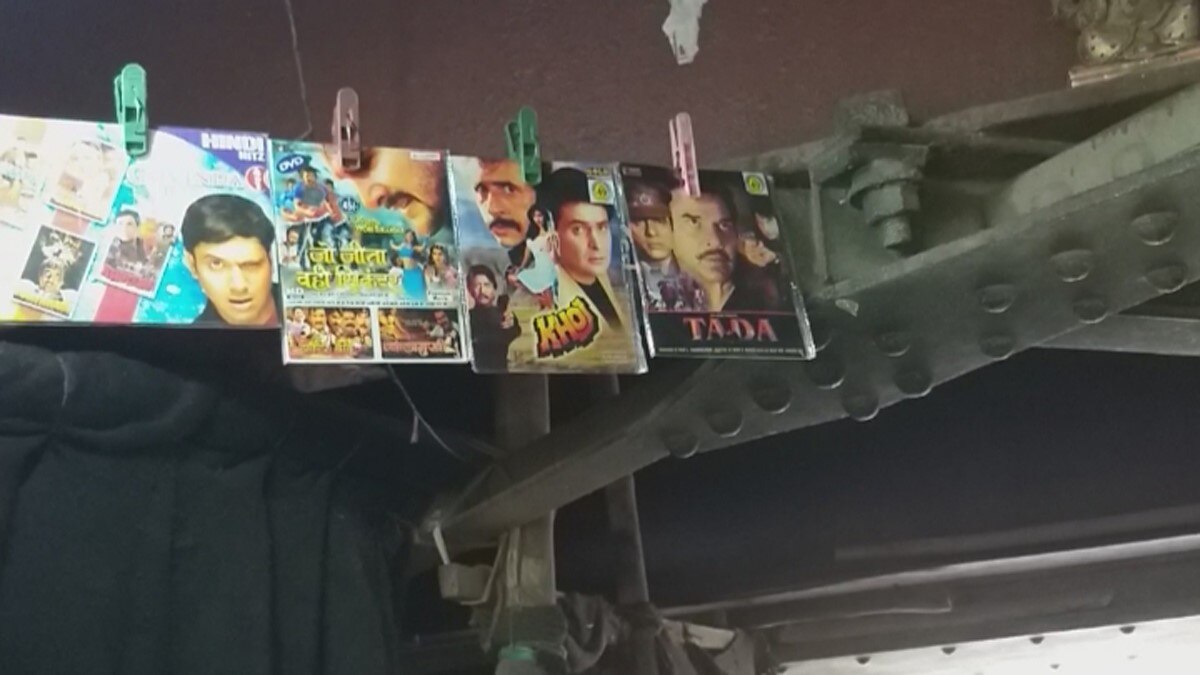 गरीब और बेसहारा लोगों के लिए सिनेमाघर (फोटो आजतक)