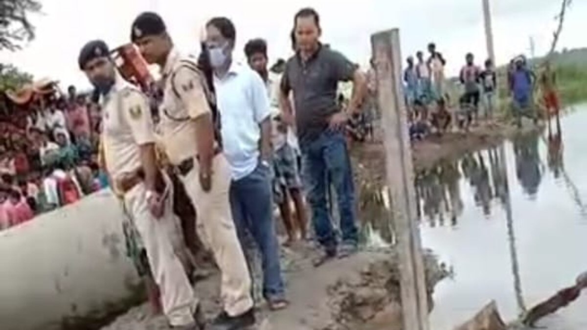 कटिहार में डायवर्सन टूटा आवागमन हुआ बाधित (फोटो आजतक)