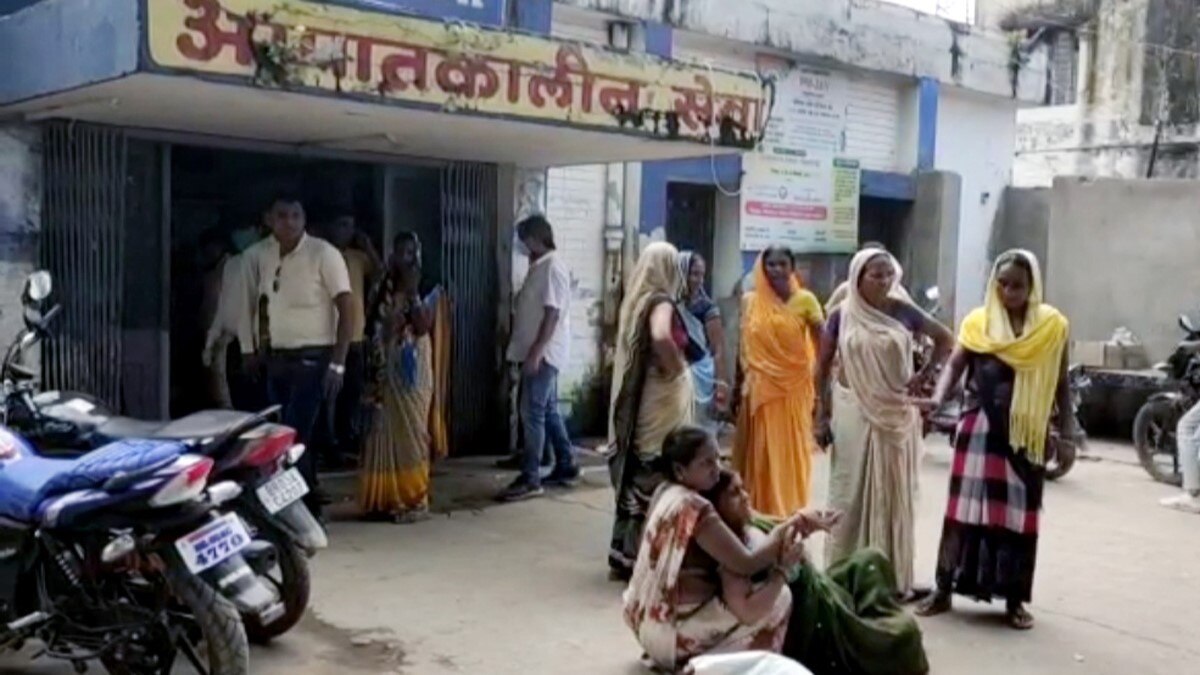 महिला ने इमरजेंसी वार्ड के बाहर बच्चे को दिया जन्म (फोटो आजतक)