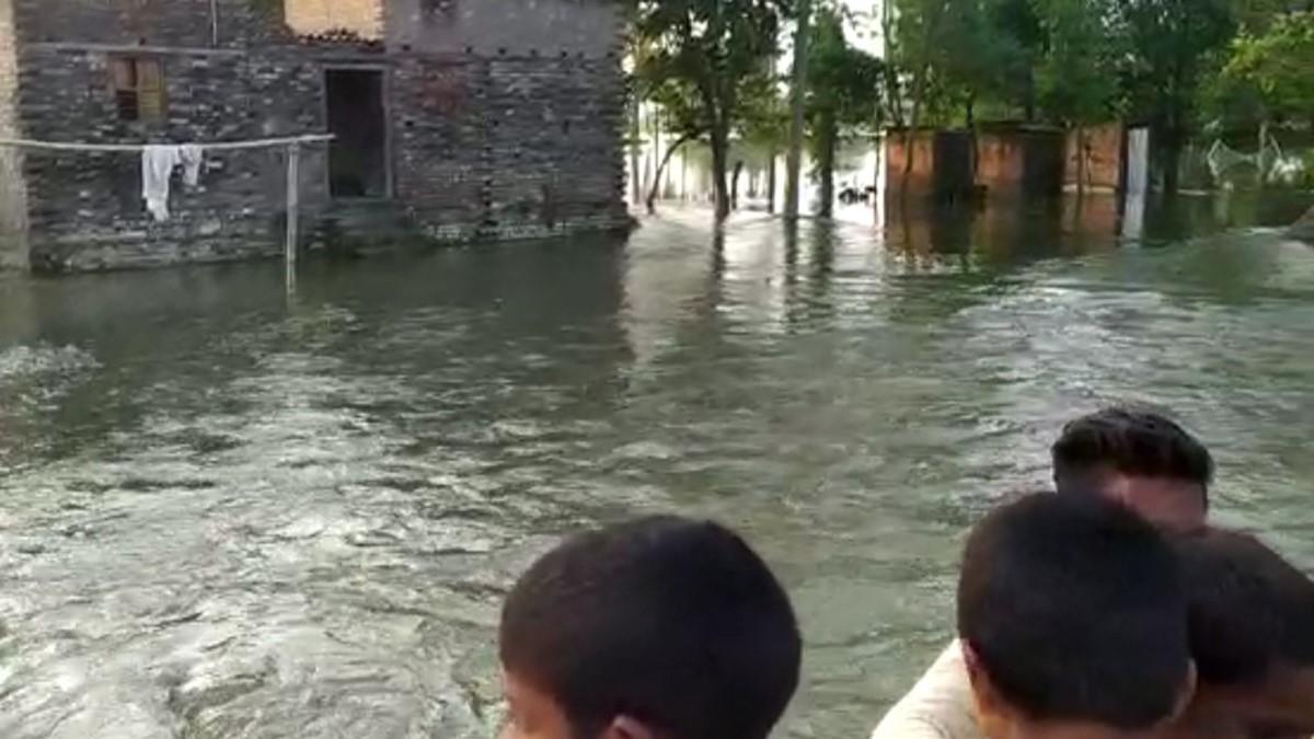 बिहार के गोपालगंज में बाढ़ का कहर (फोटो आजतक)