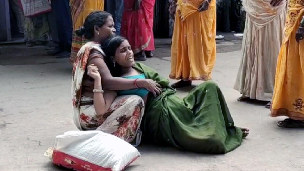 महिला ने इमरजेंसी वार्ड के बाहर बच्चे को दिया जन्म (फोटो आजतक)