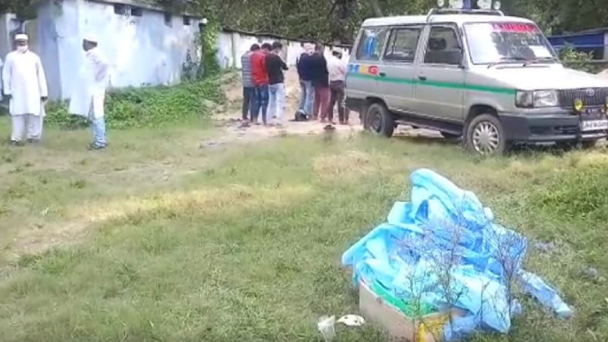 कोविड पॉजिटिव का शव बदल गया (फोटो आजतक)