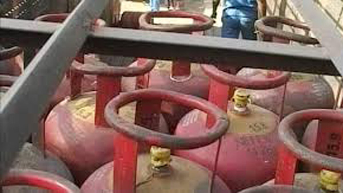 सिलेंडरों से भरे ट्रक में हुआ धमाका (प्रतीकात्मक फोटो)