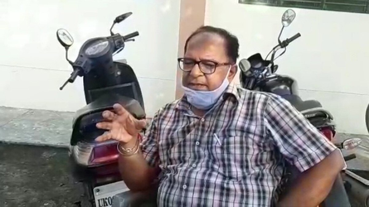 तलाब में इंजीनियर ने पाली मछलियां (फोटो आजतक)