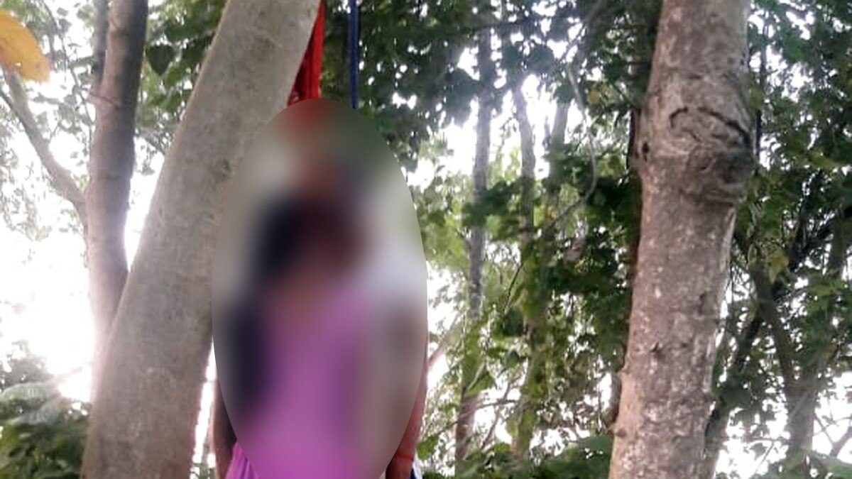 पेड़ से लटकर दो लड़कियों ने की खुदकुशी (फोटो आजतक)