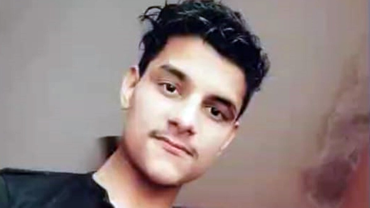 एयर होस्टेस बनाने के नाम पर 21 लड़कियों से लाखों की ठगी (फोटो आजतक)