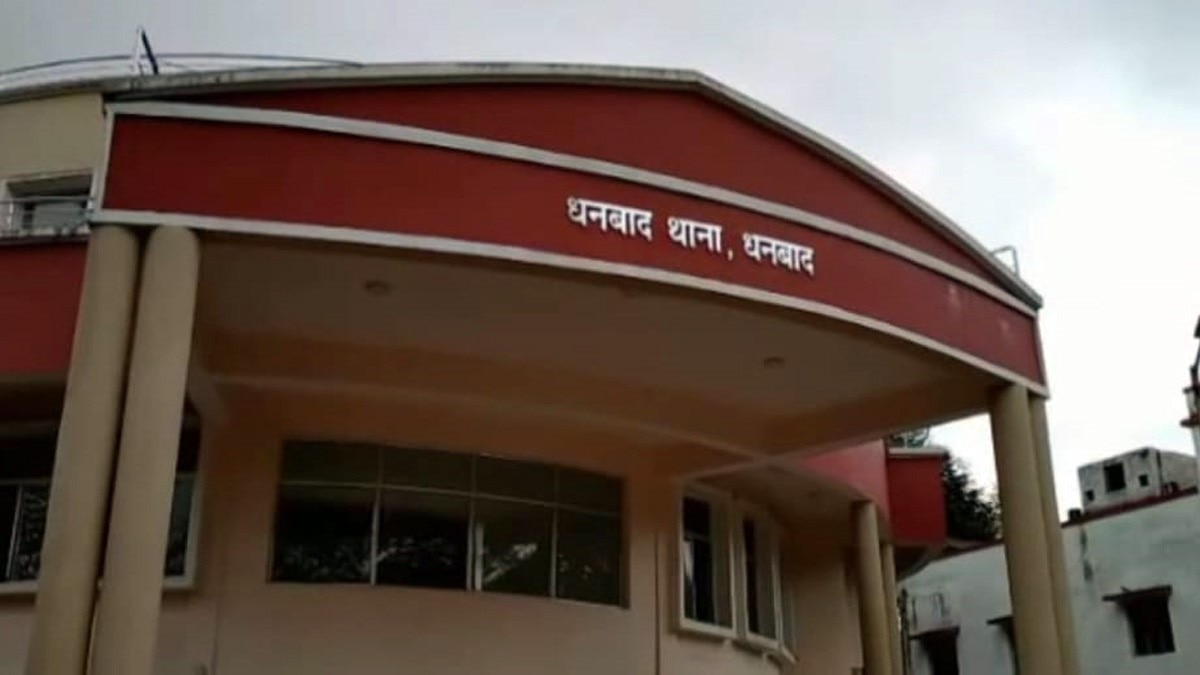 एयर होस्टेस बनाने के नाम पर 21 लड़कियों से लाखों की ठगी (फोटो आजतक)