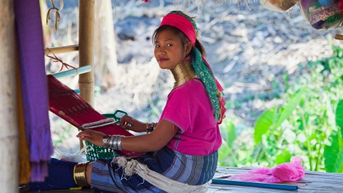 थाईलैंड की लंबी गर्दन वाली औरतें के कबीलों पर कोरोना की मार .