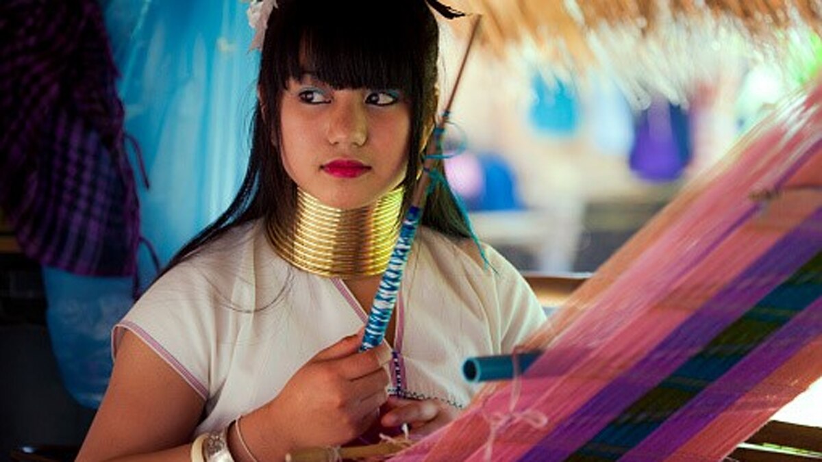 थाईलैंड की लंबी गर्दन वाली औरतें के कबीलों पर कोरोना की मार .