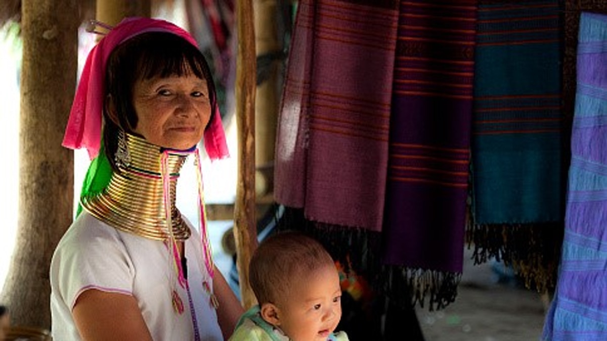 थाईलैंड की लंबी गर्दन वाली औरतें के कबीलों पर कोरोना की मार.