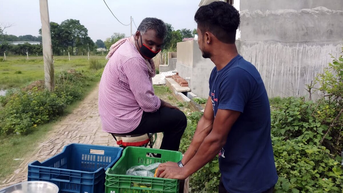 बालिका वधू सीरियल के डायरेक्टर अब ठेले पर बेच रहे सब्जी.