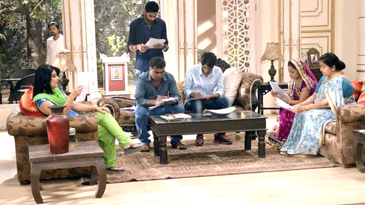 बालिका वधू सीरियल के डायरेक्टर अब ठेले पर बेच रहे सब्जी.