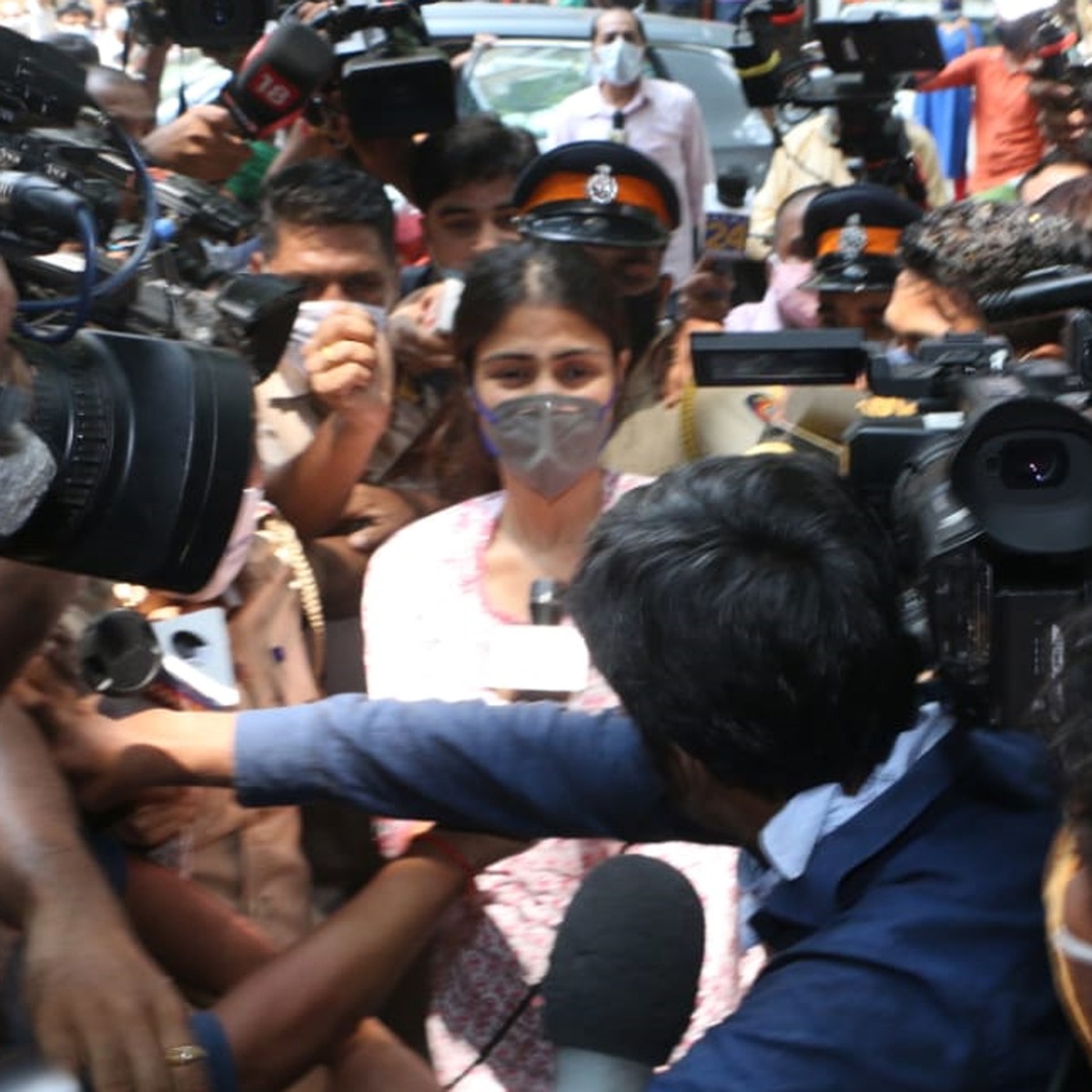 रिया चक्रवर्ती