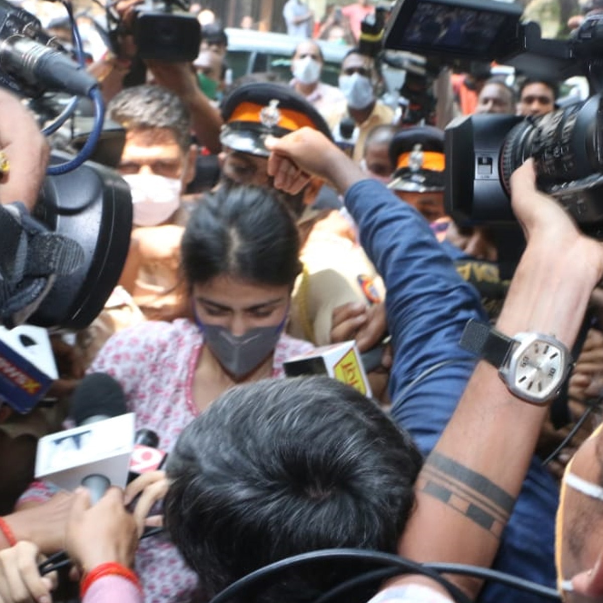 रिया चक्रवर्ती