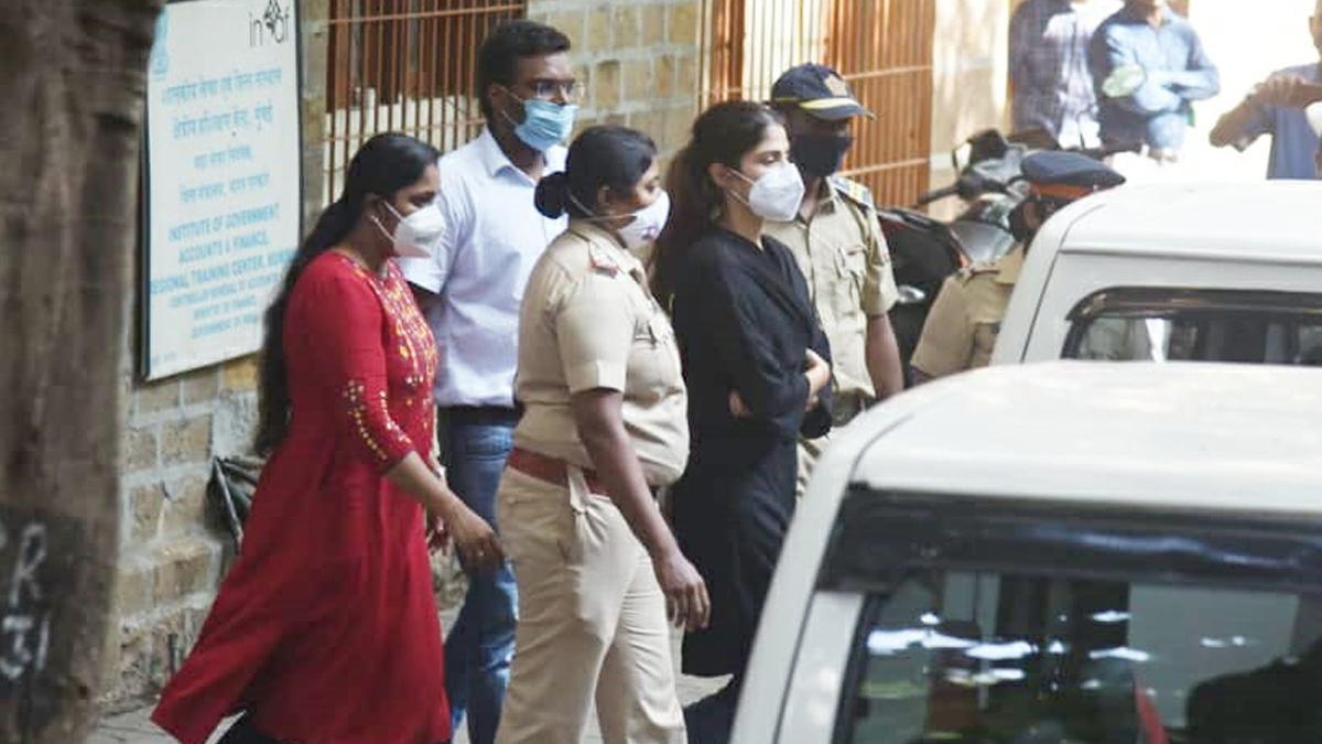 गिरफ्तारी के बाद रिया चक्रवर्ती