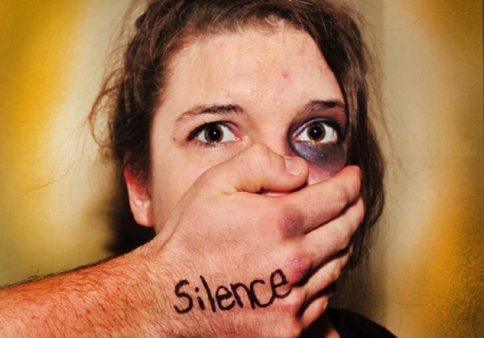 बंदूक दिखाकर महिला से रेप