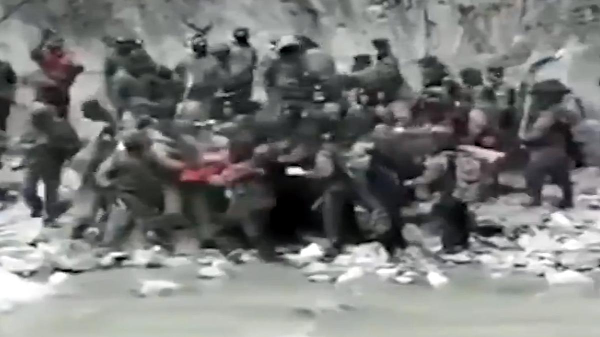 News Video of Chinese Troops Fighting with Indian Soldiers