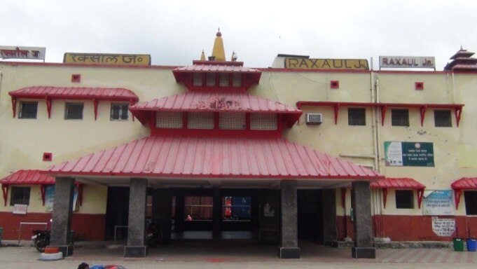 रक्सौल के रेलवे माल गोदाम से एफसीआई भेजा जा रहा गला-सड़ा गेहूं .