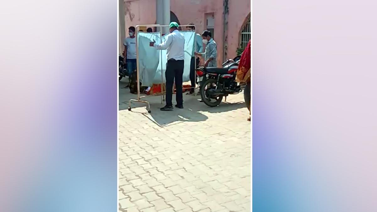 सड़क पर डिलीवरी.