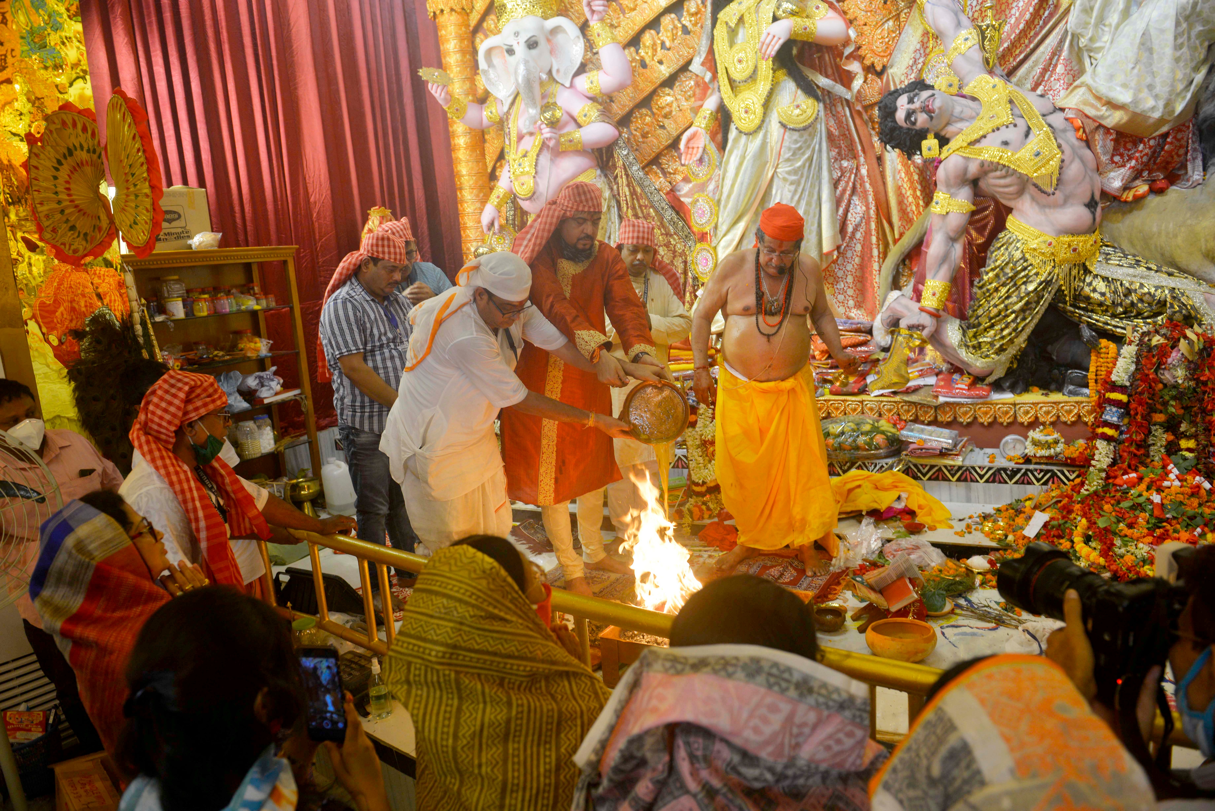 सुजीत बोस ने लिया महानवमी यज्ञ में भाग 