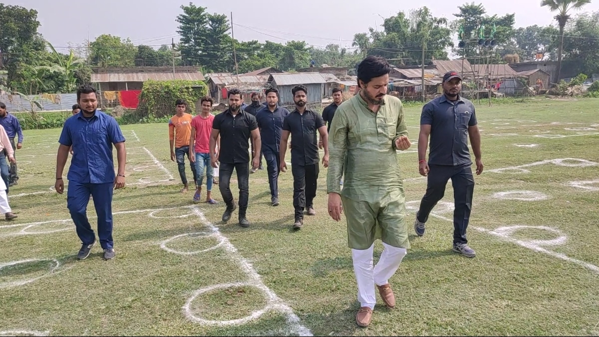  प्राणपुर विधानसभा से लड़ रहे चुनाव.