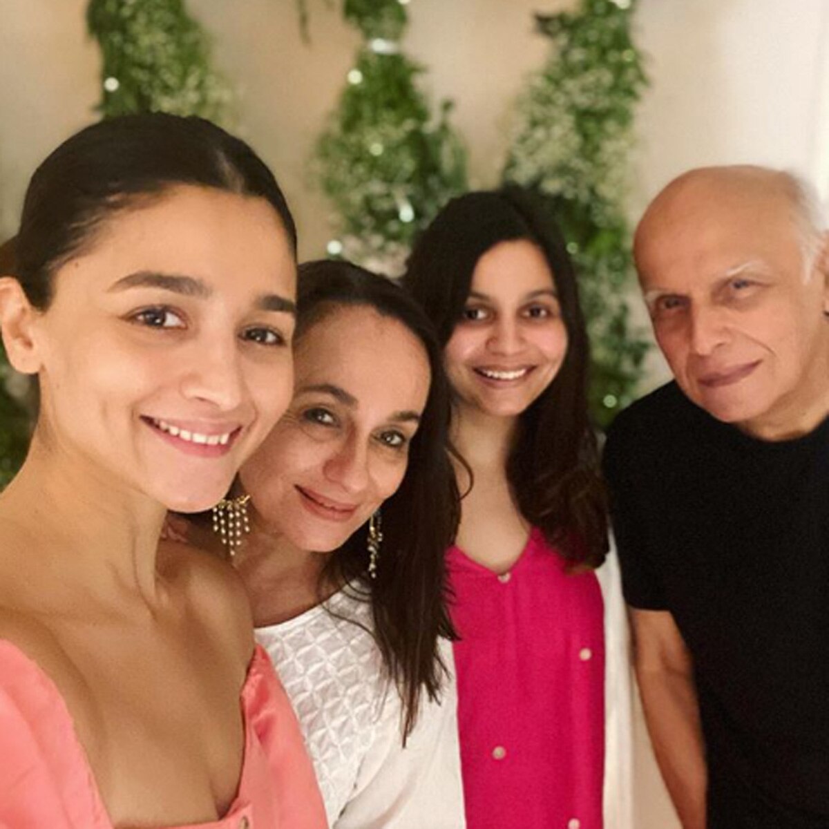 आल‍िया अपनी फैमिली के साथ