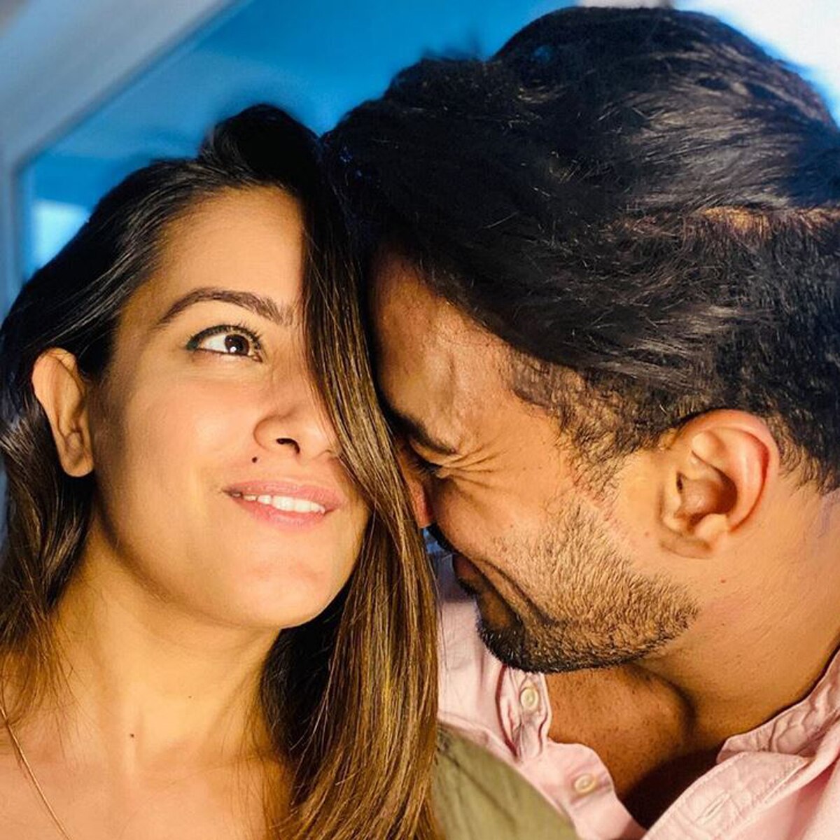 पति संग अनिता