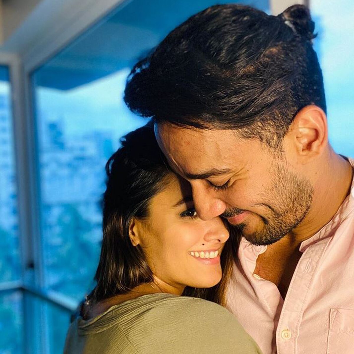 पति संग अनिता