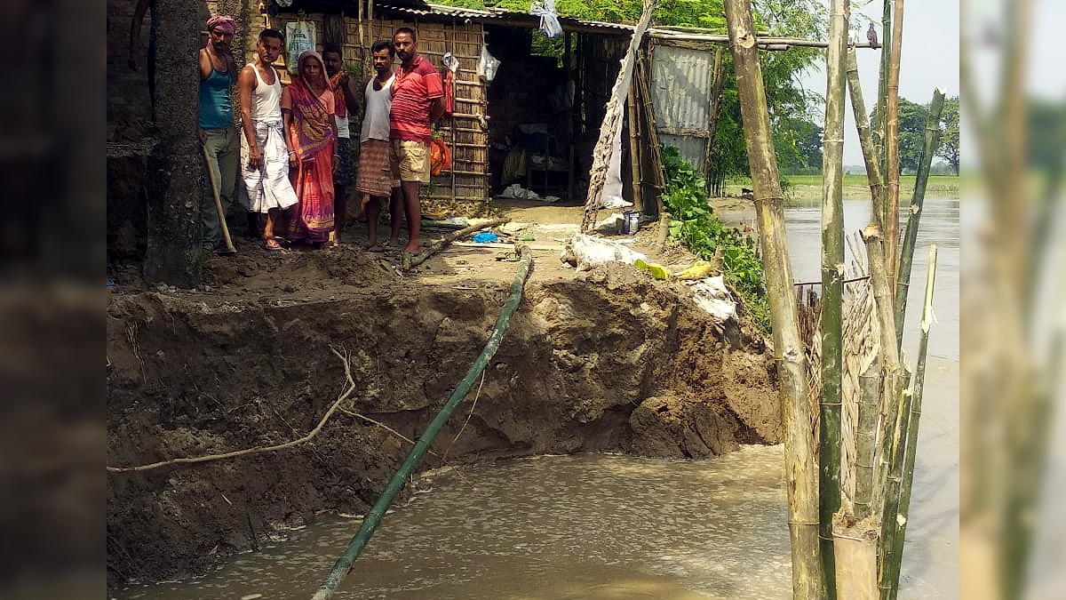 Araria homeless flood victims breaking their homes near Parman River