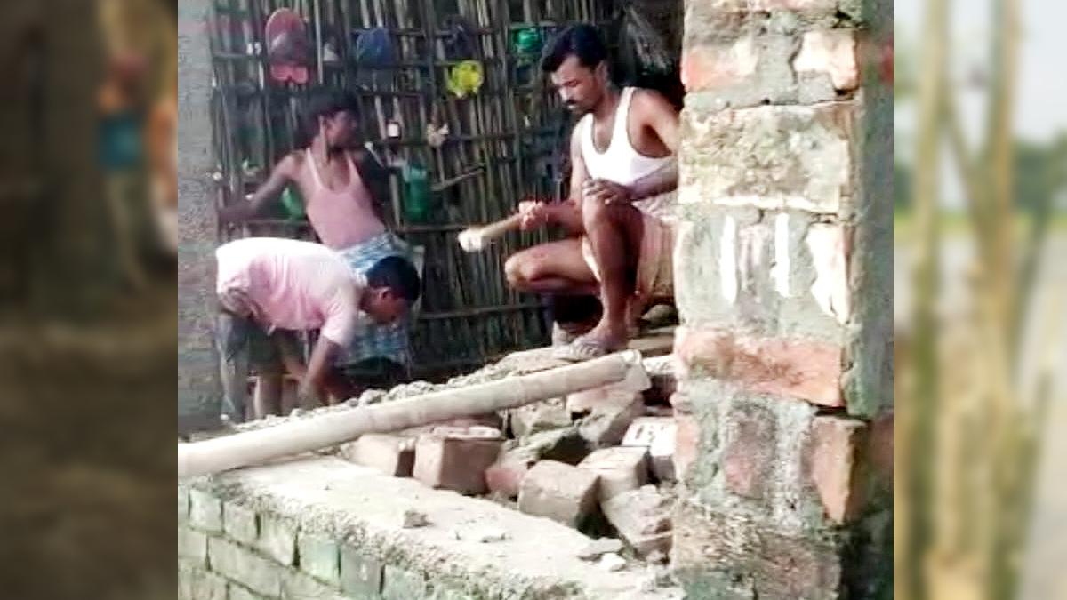 Araria homeless flood victims breaking their homes near Parman River