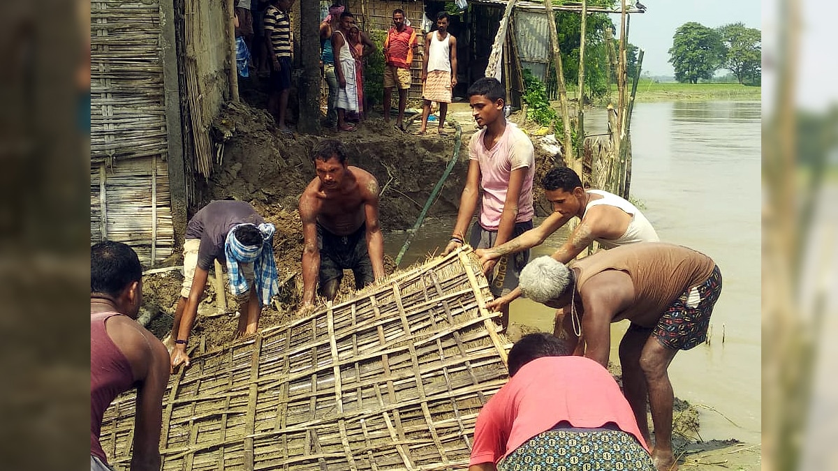 Araria homeless flood victims breaking their homes near Parman River