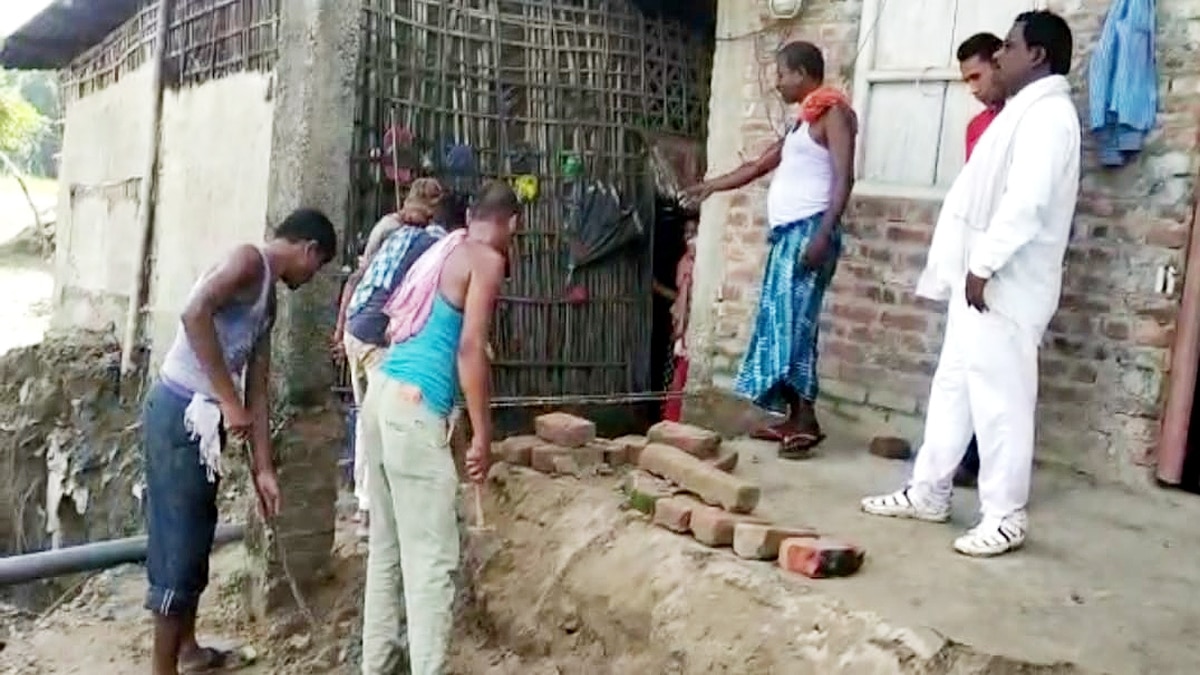 Araria homeless flood victims breaking their homes near Parman River
