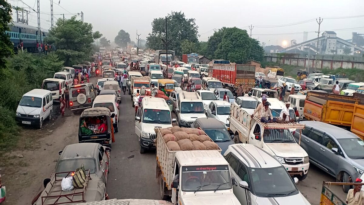  Corona Guidlines Broken on Begusarai Ganges Traffic Jam