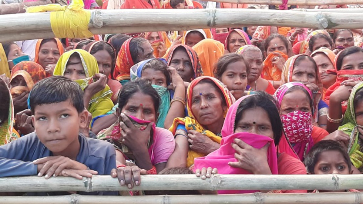 ईसीआई के द्वारा जारी गाइडलाइंस का पालन होते नहीं दिखा.