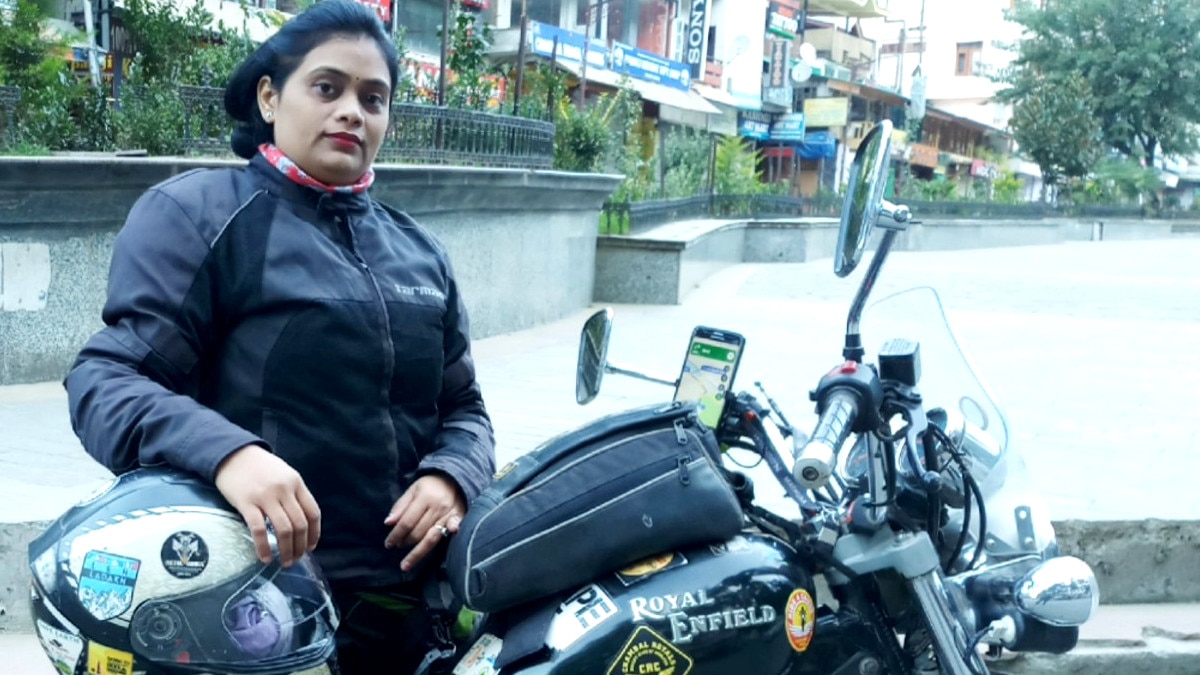 अटल टनल को पार करने वाली पहली महिला बाइक राइडर पूजा ने दिखाया हौसला.