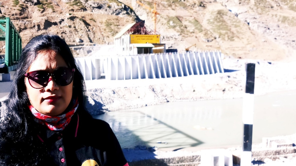 अटल टनल को पार करने वाली पहली महिला बाइक राइडर पूजा ने दिखाया हौसला.