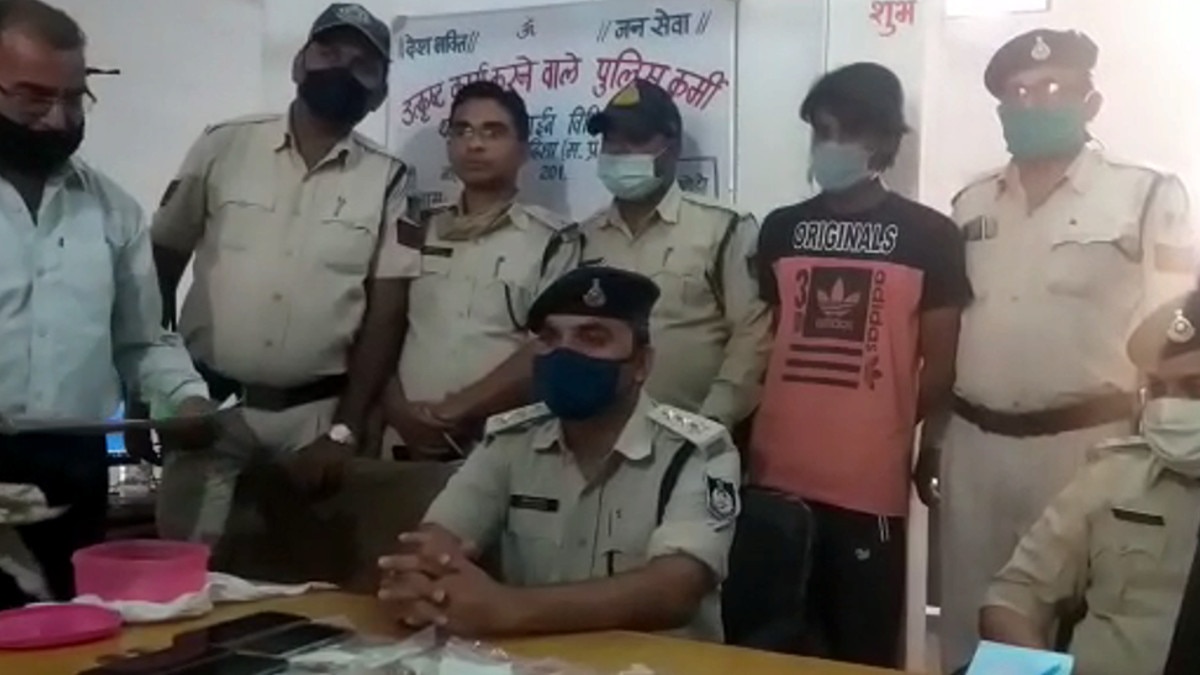 ऑनलाइन सेक्स परोसने का काम करता था पति.