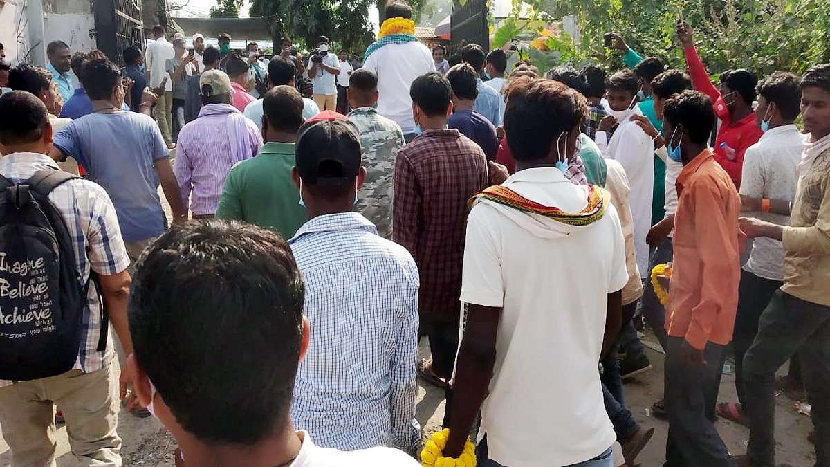 Darbhanga Candidate ride on Buffalo for Nomination