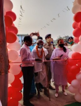 गांधी जयंती पर खुद 'बापू' ने डाला वोट, चुनाव के लिए अनोखे अंदाज में किया जागरूक.