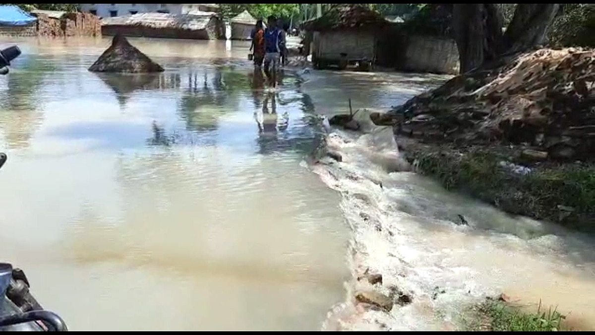Chhapra 66 villages submerged in bihar flood
