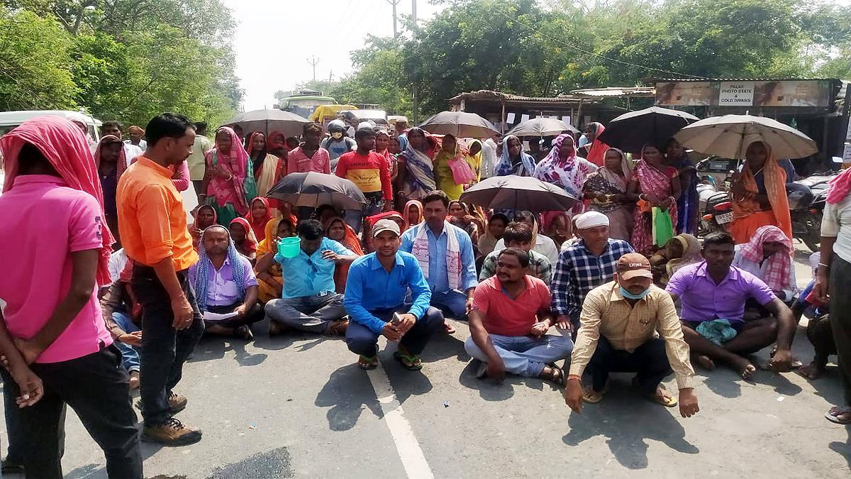 Chhapra villagers protest for flood relief fund