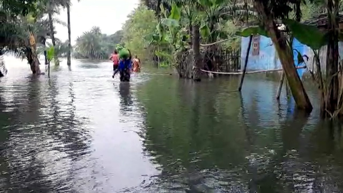 Chhapra 66 villages submerged in bihar flood