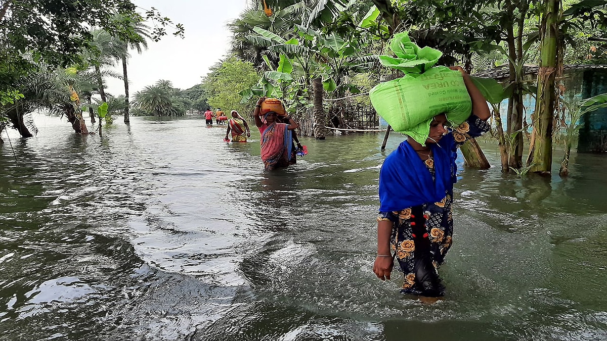 Chhapra 66 villages submerged in bihar flood