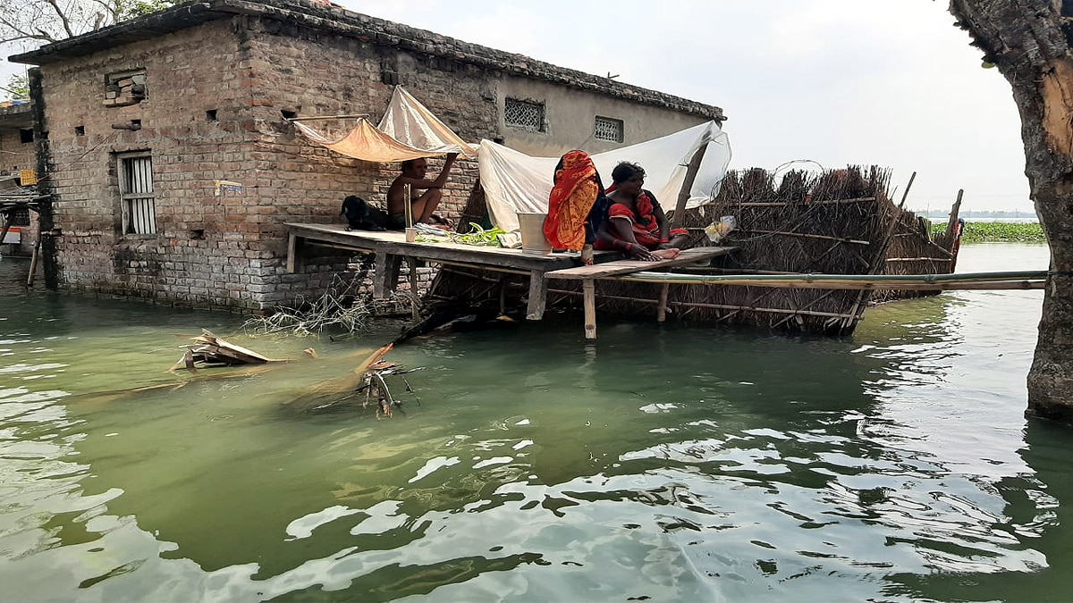 Chhapra 66 villages submerged in bihar flood