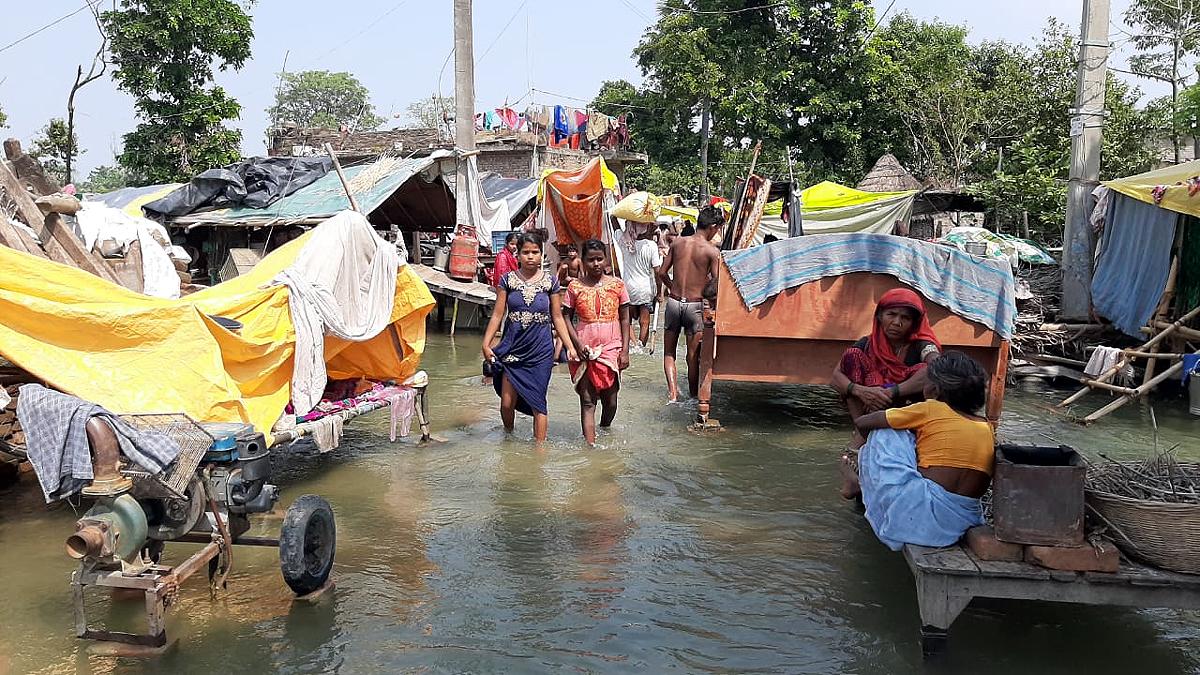 Chhapra 66 villages submerged in bihar flood