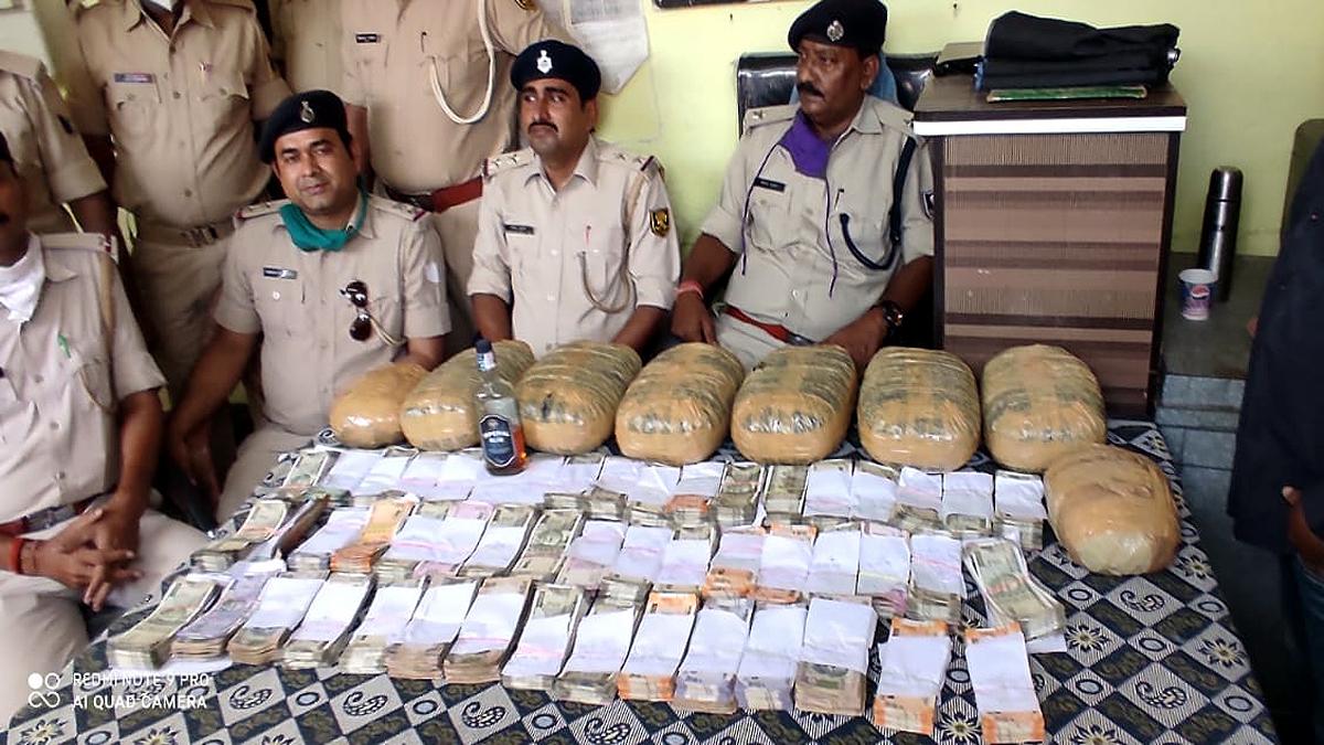 19 lakh rupees 14 kg ganja caught in Sampark Kranti Express
